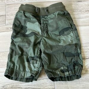 • Gap Kids camouflage shorts, S •